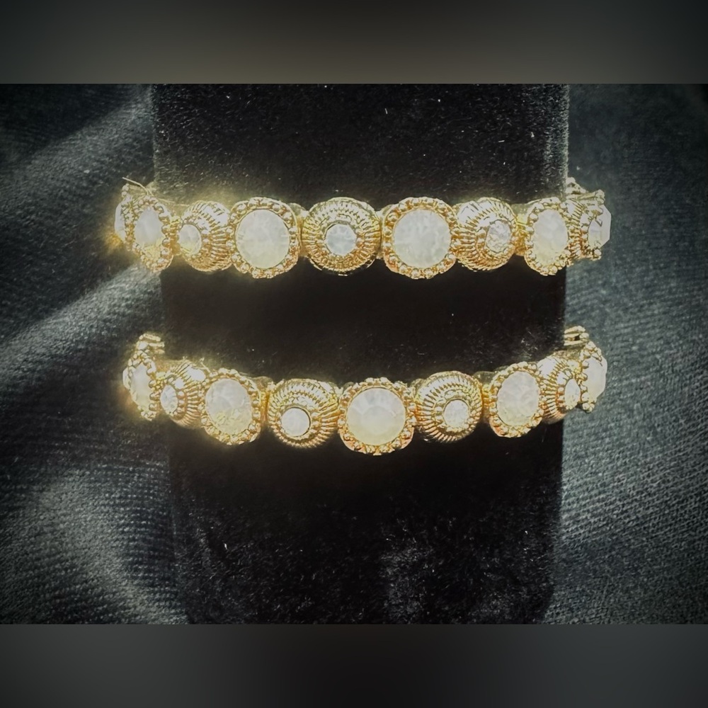 Elegant Gold and White Women's Bracelet